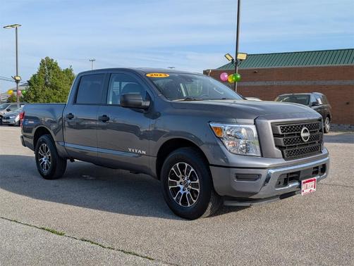 2023 Nissan Titan SV