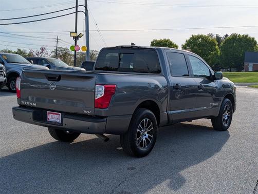 2023 Nissan Titan SV