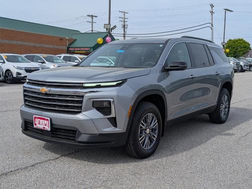 2025 Chevrolet Traverse LT