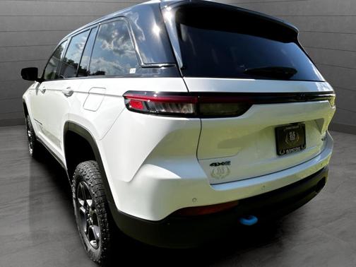 2024 Jeep Grand Cherokee 4xe Trailhawk