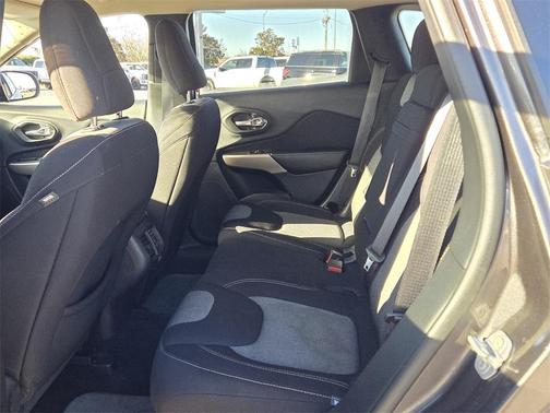 2017 Jeep Cherokee Sport