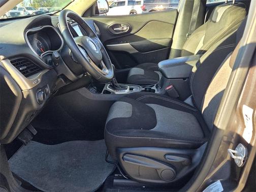 2017 Jeep Cherokee Sport
