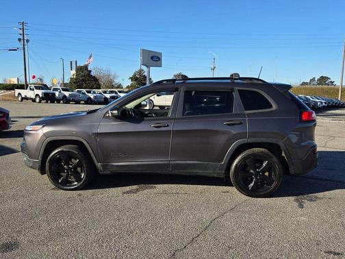 2017 Jeep Cherokee Sport