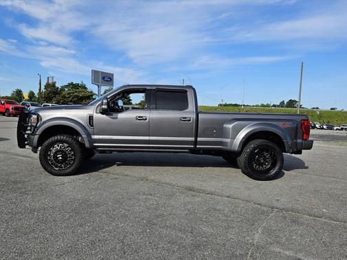 2022 Ford F-450 Platinum