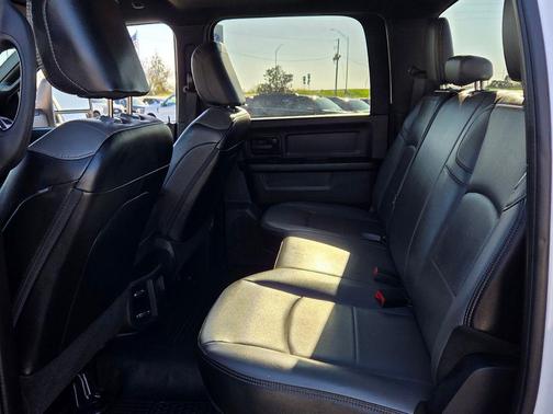 2023 RAM 3500 Tradesman Crew Cab 4x2 6'4' Box