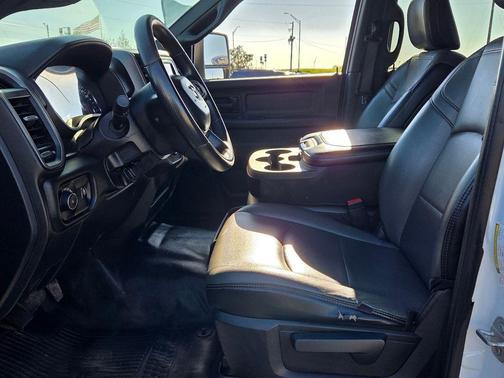 2023 RAM 3500 Tradesman Crew Cab 4x2 6'4' Box