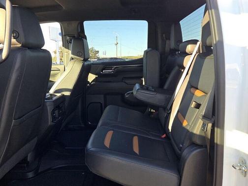 Summit White 2023 GMC Sierra 1500 AT4