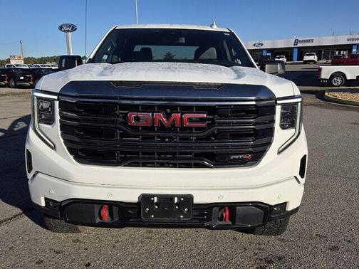 Summit White 2023 GMC Sierra 1500 AT4