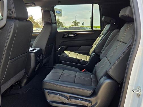 2026 Chevrolet Suburban High Country, RWD