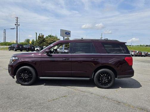 Jewel Red Metallic Tinted Clearcoat 2024 Ford Expedition XLT
