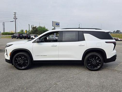 Summit White 2026 Chevrolet Traverse LT