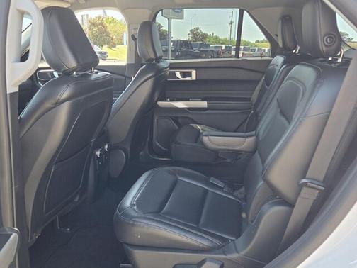 Oxford White 2020 Ford Explorer XLT