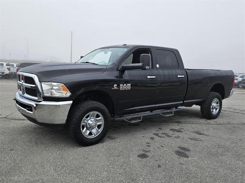 2017 RAM 2500 SLT Crew Cab 4x4 8' Box