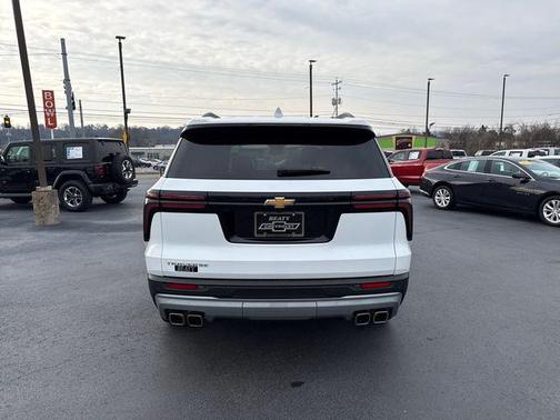 2025 Chevrolet Traverse LT