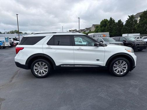 Star White Metallic Tri-Coat 2022 Ford Explorer King Ranch