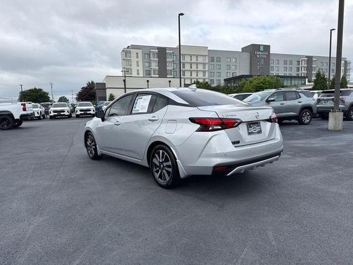Brilliant Silver Metallic 2020 Nissan Versa 1.6 SV