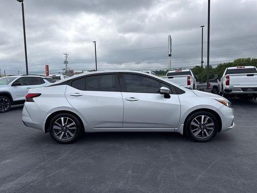 Brilliant Silver Metallic 2020 Nissan Versa 1.6 SV