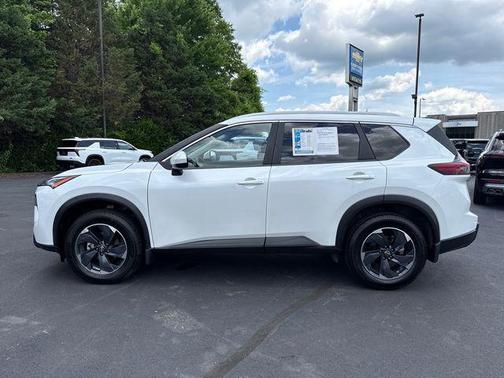 Everest White Pearl 2024 Nissan Rogue SV