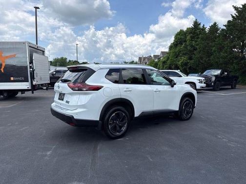 Everest White Pearl 2024 Nissan Rogue SV