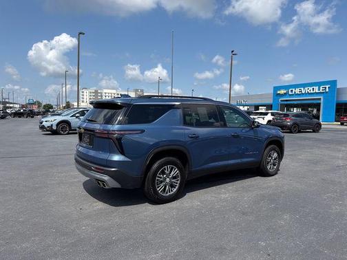 Lakeshore Blue Metallic 2025 Chevrolet Traverse LT