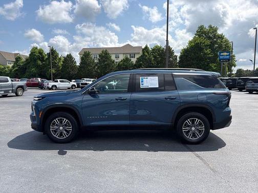 Lakeshore Blue Metallic 2025 Chevrolet Traverse LT