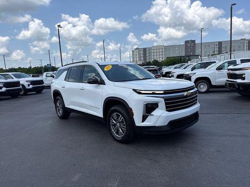 Summit White 2025 Chevrolet Traverse LT