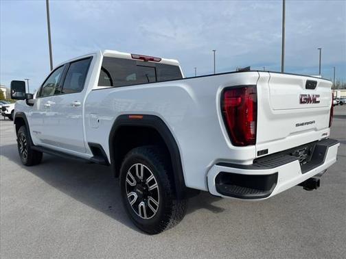 Summit White 2022 GMC Sierra 2500 AT4