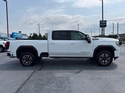 Summit White 2022 GMC Sierra 2500 AT4