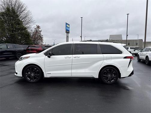 2021 Toyota Sienna XSE 7 Passenger