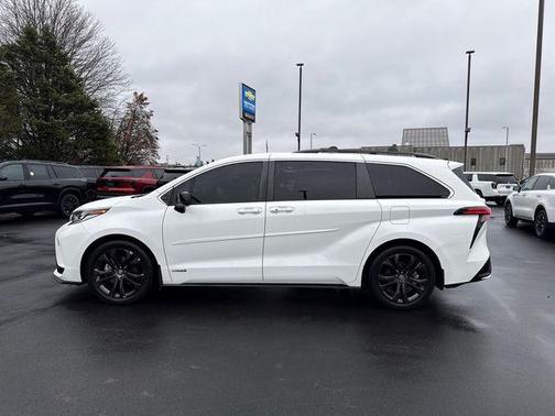 2021 Toyota Sienna XSE 7 Passenger