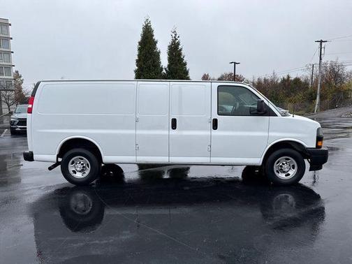 2022 Chevrolet Express 2500 2500