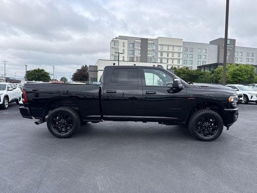 Diamond Black Crystal Pearlcoat 2024 RAM 2500 Big Horn Crew Cab 4x4 6'4' Box