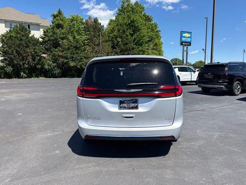 Silver Mist Clearcoat 2023 Chrysler Pacifica Touring L