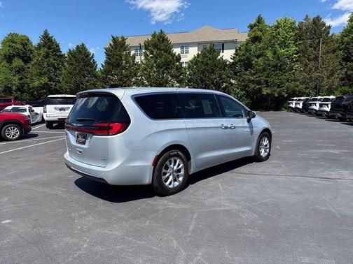 Silver Mist Clearcoat 2023 Chrysler Pacifica Touring L