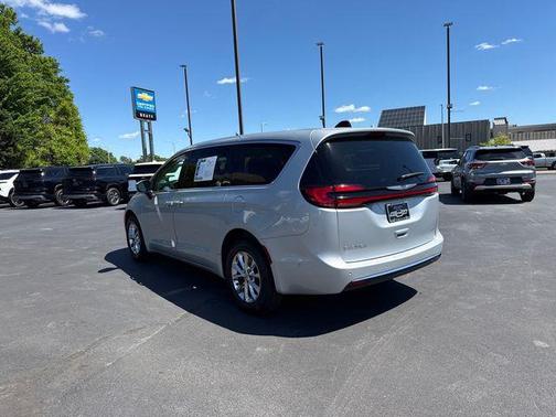 Silver Mist Clearcoat 2023 Chrysler Pacifica Touring L