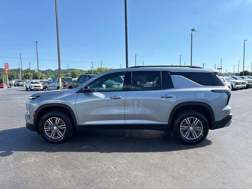 Sterling Gray Metallic 2025 Chevrolet Traverse LT