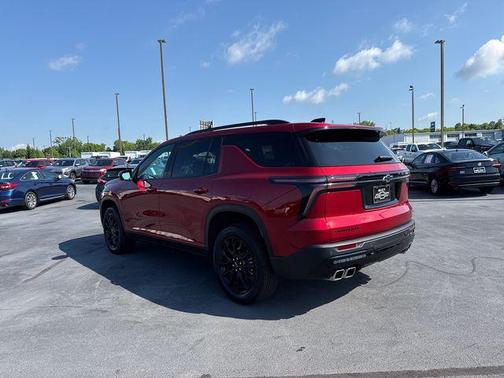 Radiant Red Tintcoat 2025 Chevrolet Traverse LT