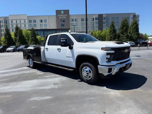 Summit White 2026 Chevrolet Silverado 3500 WT