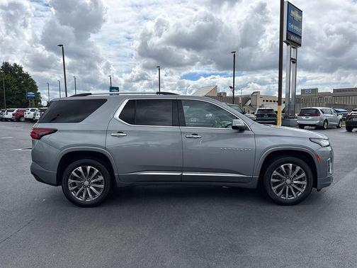 Sterling Gray Metallic 2023 Chevrolet Traverse Premier