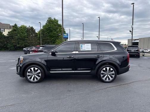 Ebony Black 2022 Kia Telluride S