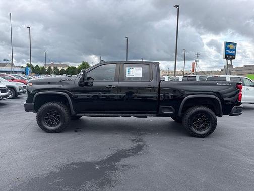 Black 2024 Chevrolet Silverado 2500 4WD Crew Cab Standard Bed ZR2