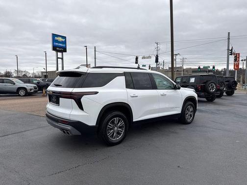 2025 Chevrolet Traverse LT
