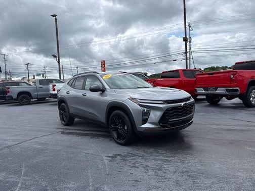 Sterling Gray Metallic 2025 Chevrolet Trax FWD ACTIV