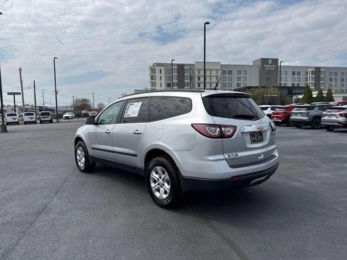 Silver Ice Metallic 2017 Chevrolet Traverse LS