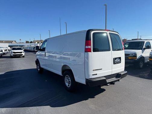 Summit White Gaz 2025 Chevrolet Express 2500 Work Van