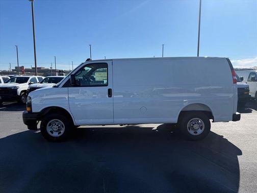 Summit White Gaz 2025 Chevrolet Express 2500 Work Van
