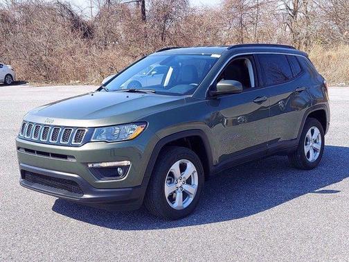 Photo 3 of 30 of 2020 Jeep Compass Latitude