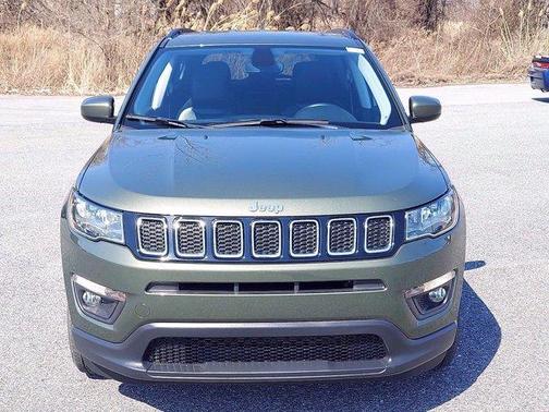 Photo 2 of 30 of 2020 Jeep Compass Latitude