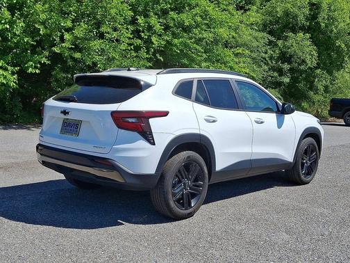 Summit White 2024 Chevrolet Trax FWD ACTIV