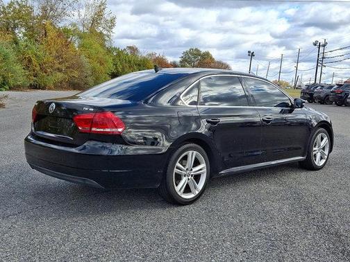 2014 Volkswagen Passat 1.8T Auto SE w/Sunroof & Nav